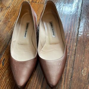 Manolo Blahnik bronze patent leather flats size 38 ✨